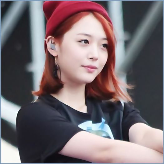 `.. [back] .. Daa,te misti ca o balerina. ^^ .. Una beata. :| .. [bea] ..