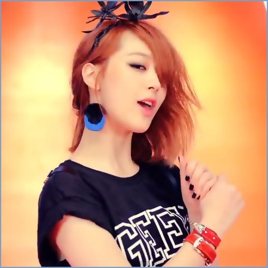 `.. Dar..vei cadea alt undeva pe drum. -.- .. JungAh,te descurci sa o duci singura..sau te ajut?