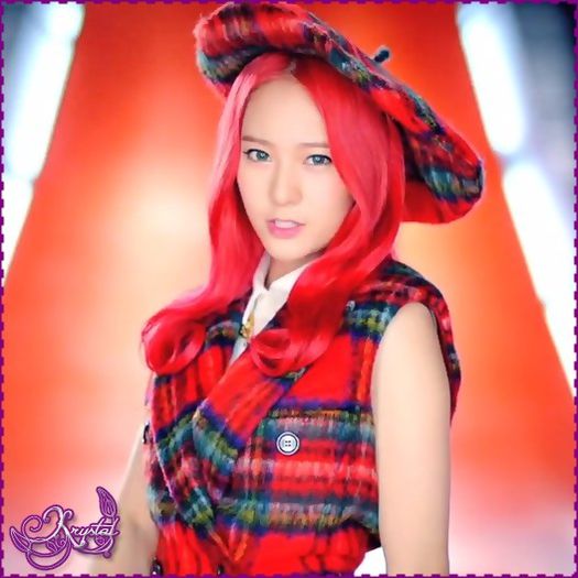 |< .. (intra;se uita in jur;o vede pe Sulli;merge la ea) .. YAA. :| .. Nu stii sa RASPUNZI? :-L ..