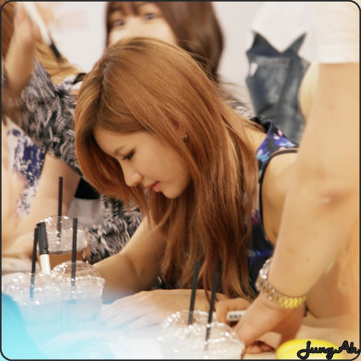 • [se trezesteî Ahh..(:| [in soapta] Neata Bomi..(:|