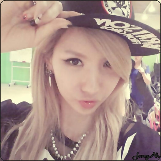 • Vezi..tot ai cedat..:>..:)) Lui JY i-a fost rau sau ceva?