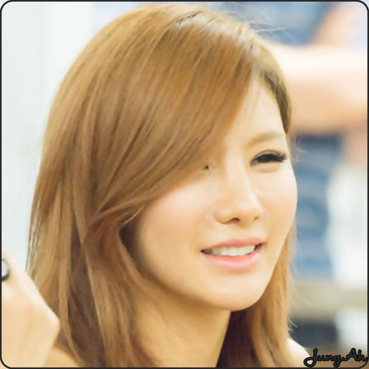 • Atunci..e bine..:)) [se ridica] Ahh..spatele..-.-..[se intinde]