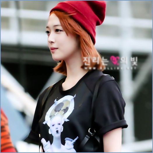 `.. De ce as face asa? :) .. Vreau doar sa vorbesc cu oppa. :3 .. Binee..ma bucur. ^^ ..