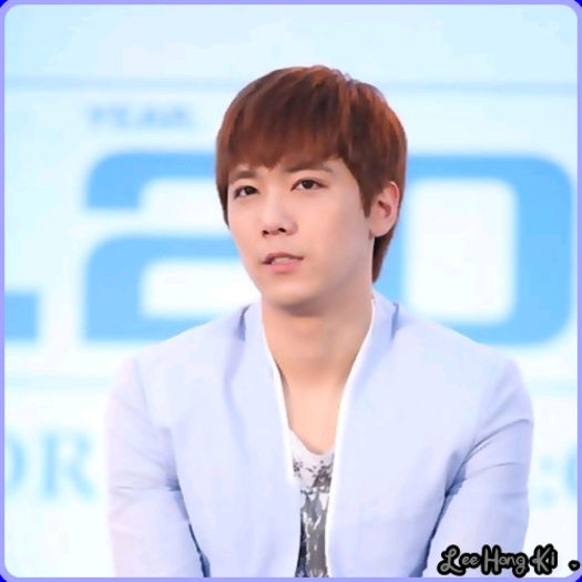 << ...Aaa.. nu mi`ati vazut rucsacul? :-? ..[se uita in jur] ..L`am lasat pe aici.. pe undeva.. :-? - l - x - Episodul 75 - x - l
