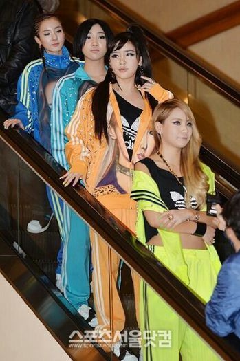 765974728 - 2NE1 style adidas