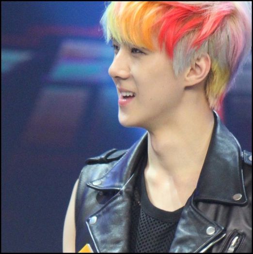 (SeH) ..Vezi JungAh, deja te lasa. :-< .. :))=))