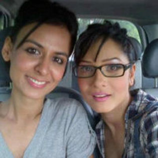 1 - p_Celebrity with glasses_p