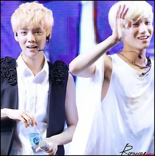 (Kai) ..(se intoarce cu un bax de bere + Luhan,se aseaza langa Chanyeol)