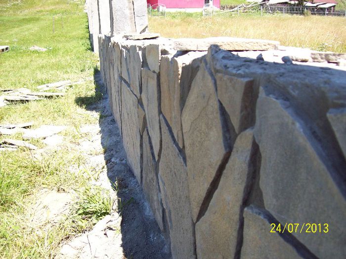 100_8247 - GARDURI DIN PIATRA SI LUCRARI DIN PIATRA