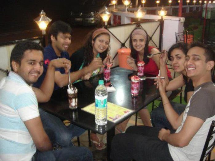 Sanaya and Drashti best friends (2)