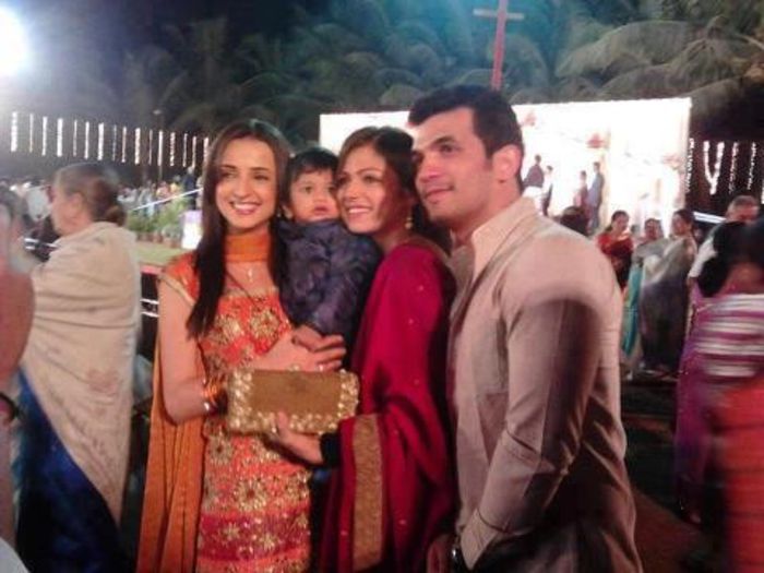 Sanaya and Drashti best friends