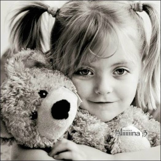- [ le dă pe alea afară ] să nu vă mai intoalțeți :-w tati e luat , huăăă x-( . - x bucatarie _ salalala - xo