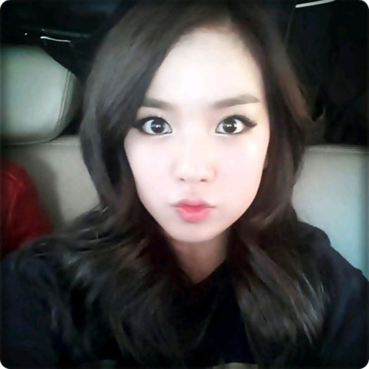 J. ..Aaa, Bomi? ..de cand locuiesti aici? :-?