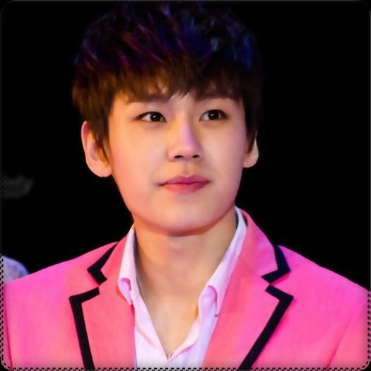 ♫ Ah,Bomi. [bea] Sii..ce vorbeati voii..despre mine? :)).