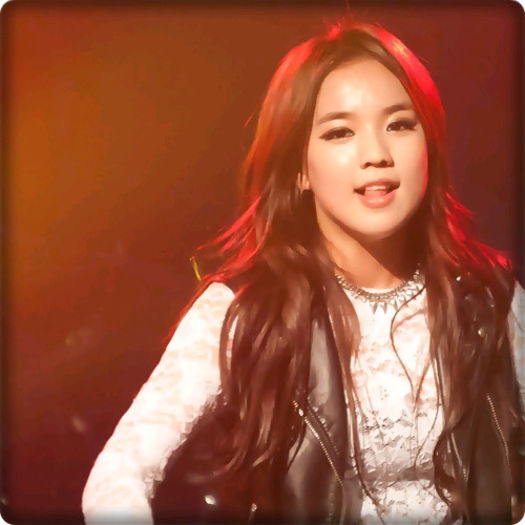J. ..De cand nu prea am ce face.. :-? ..:)) Si ma interesa povestea.. :-" Hey`. :) - l - x - Episodul 77 - x - l
