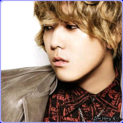 << Care po .. :| ..Aa.. -_- ...Sterge`o! :-w.. :)) ..:-s Poate o mai vede cineva.. -_-'