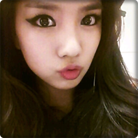 J. Care sens? ...Serios? Vreau sa fiu nasa!