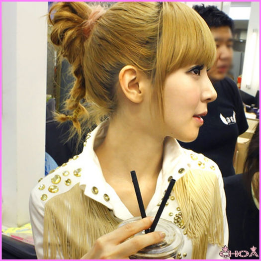 ..`.. Pff..-.- Trebuie sa plec..Ki..maine vreau raportul..:)) Noapte buna :) [pleaca]