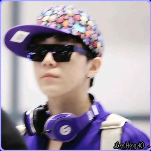 << ..Da, sunt destui noi ...Si da, ea e doar in vizita. o face pe Cupidon.. :)