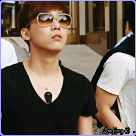 << Eu nu`l trezesc... Nu vreau sa tipe la mine.. -_-