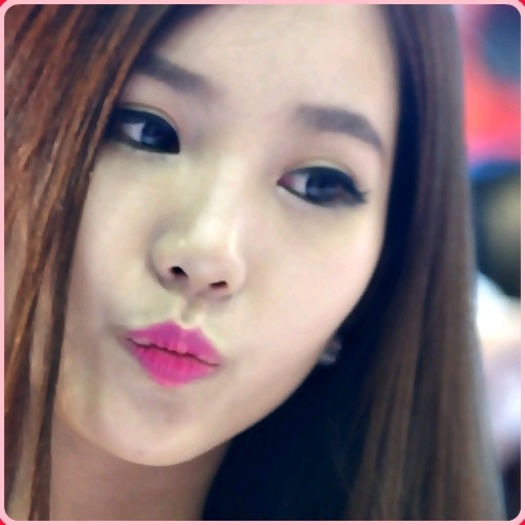 <~> ..Okey... incerc eu, dar nu voi reusi.. stiu asta din propria experienta.. -_- :))