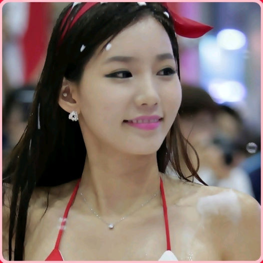 <~> ..Ehh.. nu`i nici chiar asa. :)) ...Noapte buna. :) [se aseaza jos] ... Seob asta.. -_-