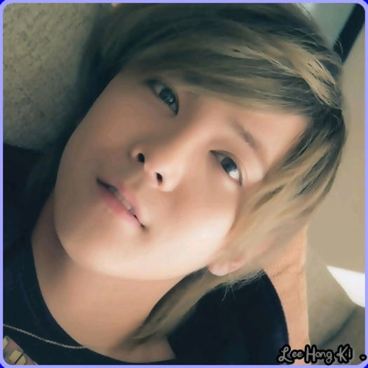 << Cine a spus ca nu am inteles? ..Auzi... :-? ..[se duce langa Ji; pune capul pe burta ei] ..:))