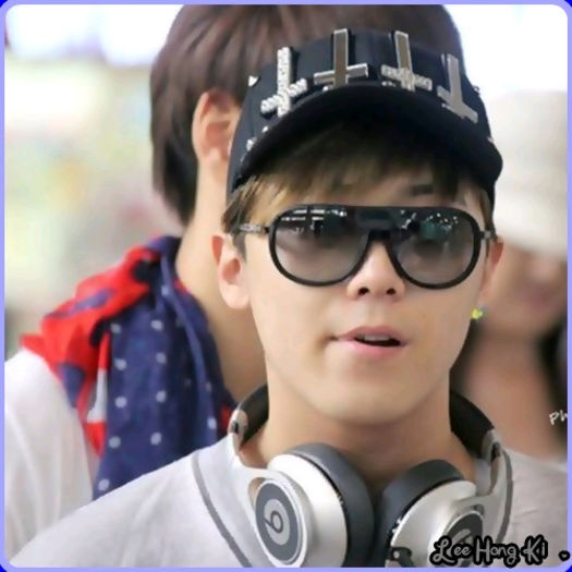 << [coboara cu Seob] ..-__- ..Uite, a adormit. -_-