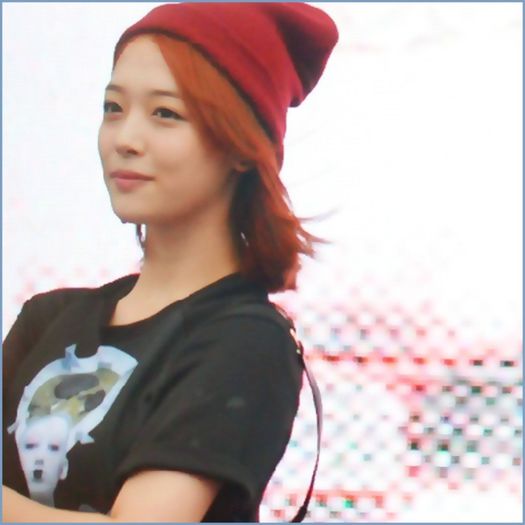 `.. De plecat..pleaca pt ca nu`i mai place casa. 8-| .. Cu toate ca e mai linistita de cand e aici. 