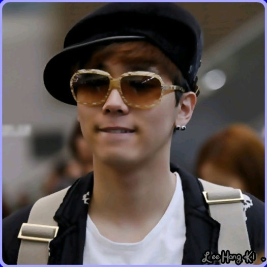 << ..[coboara; ia foile de la Seob] ...Abia te misti. :)) [i le da lui JM] ..:3