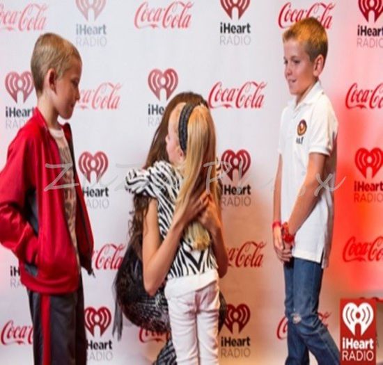 25.07 - iHeart Radio Summer Concert (Meet & Greet) - x - SG - 25-07 - iHeart Radio Summer Concert - Meet And Greet