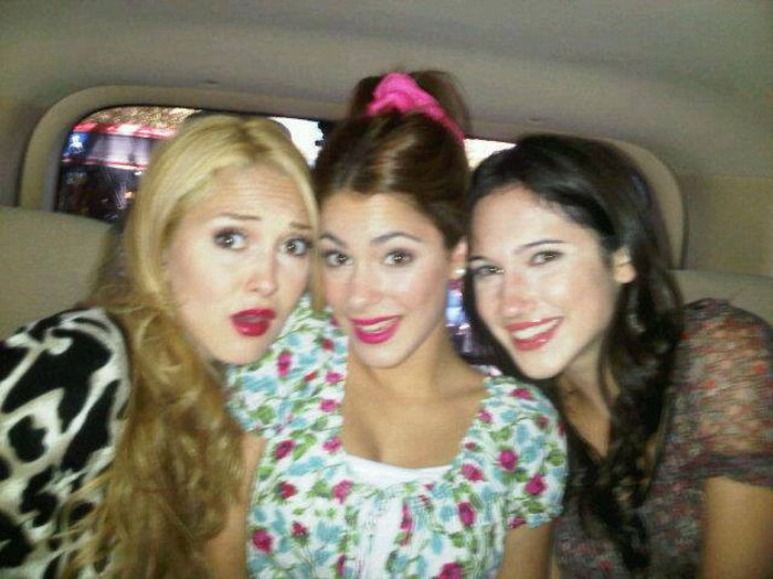 1069921_424807270961169_1398721265_n