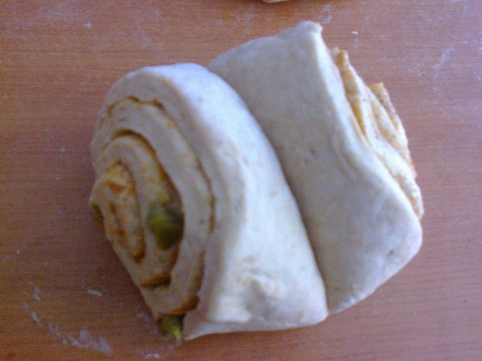 Paine decorativa - cu piper, boia, ardei iute si usturoi - Culinar 1