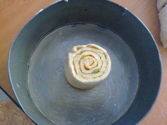 Paine decorativa - cu piper, boia, ardei iute si usturoi - Culinar 1