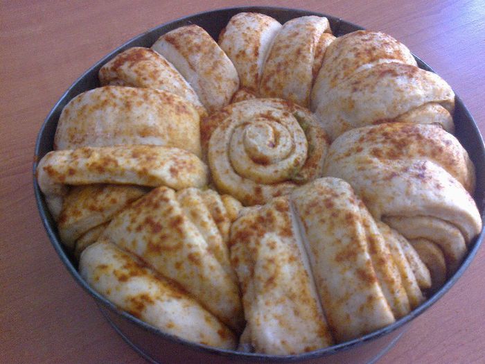Paine decorativa - cu piper, boia, ardei iute si usturoi - Culinar 1