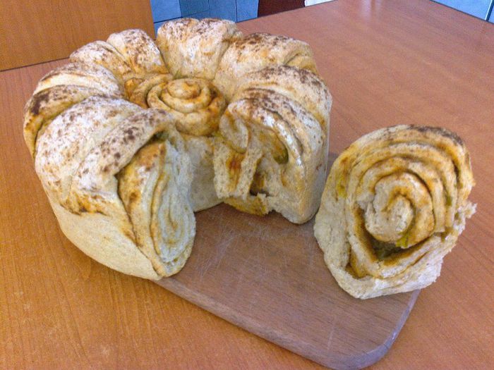 Paine decorativa - cu piper, boia, ardei iute si usturoi - Culinar 1