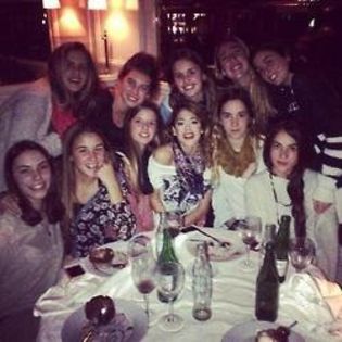  - Martina Stoessel y amigos