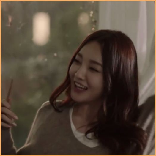 ^^.. Toate avem un oppa. :3 ;;)..=pune geanta jos,se aseaza pe jos=