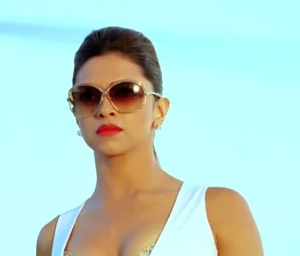 race 2 trailer (16)