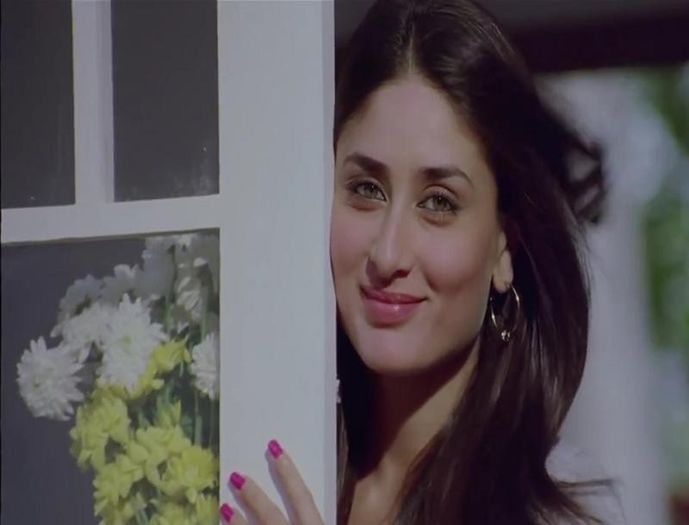 Dildara (Official Full Song) Ra.One Feat ShahRukh Khan Kareena Kapoor_(720p).mp4_000092600 - Kareena Kapoor 2