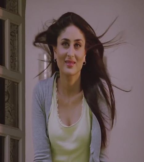 Dildara (Official Full Song) Ra.One Feat ShahRukh Khan Kareena Kapoor_(720p).mp4_000206560 - Kareena Kapoor 2