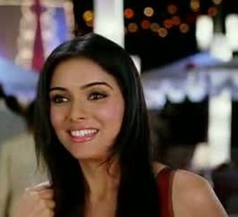 ghajini caps (116) - Asin Thottumkal