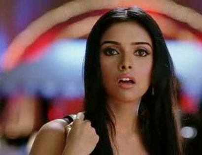 ghajini caps (123) - Asin Thottumkal