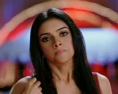 ghajini caps (124) - Asin Thottumkal