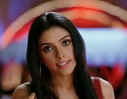 ghajini caps (126) - Asin Thottumkal