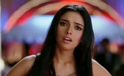ghajini caps (131) - Asin Thottumkal