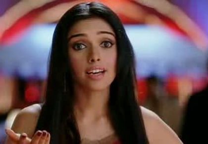 ghajini caps (135) - Asin Thottumkal