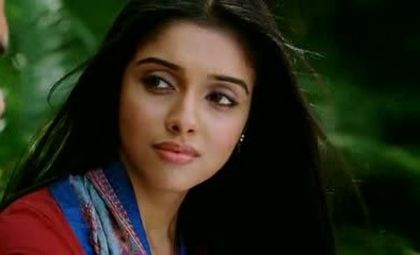 ghajini caps - Asin Thottumkal