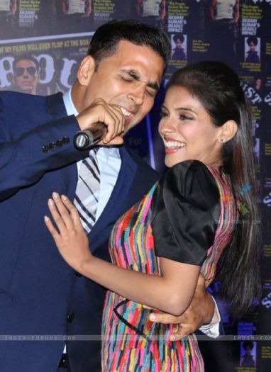 190321-akshay-kumar-and-asin-at-the-unveiling-of-cover-page-of-latest - Asin Thottumkal