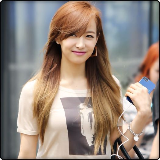 #. [intra cu niste bagaje] Waii,Sulli gentle..woman. :)).